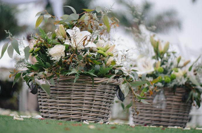 Decoración floral en cestas